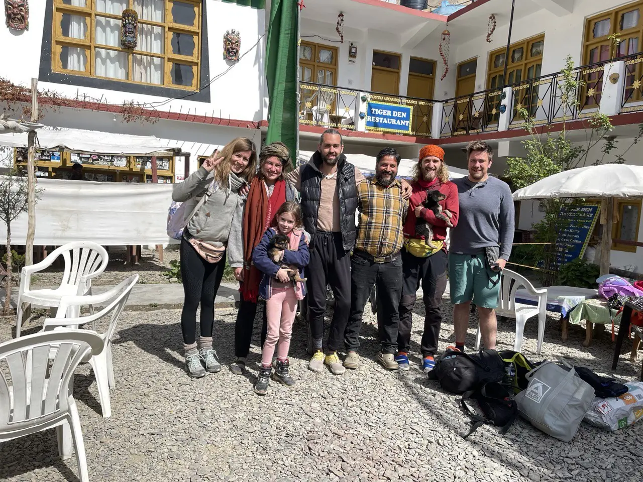 Fin und Reisegruppe