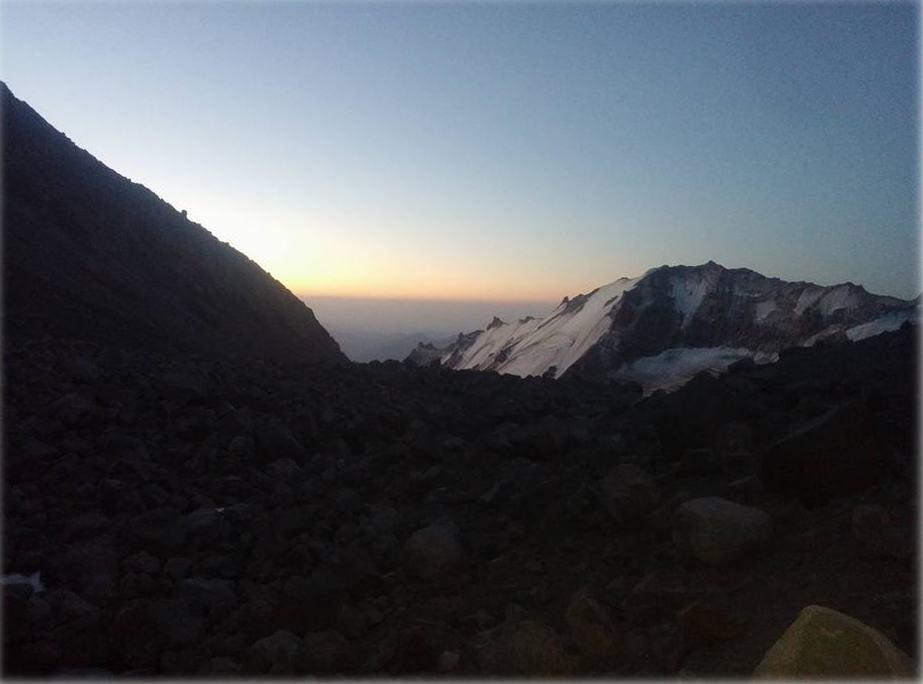 Georgien Auf dem Kasbek Tag 4 Betlemi Hut Anfang der Gipfelbesteigung