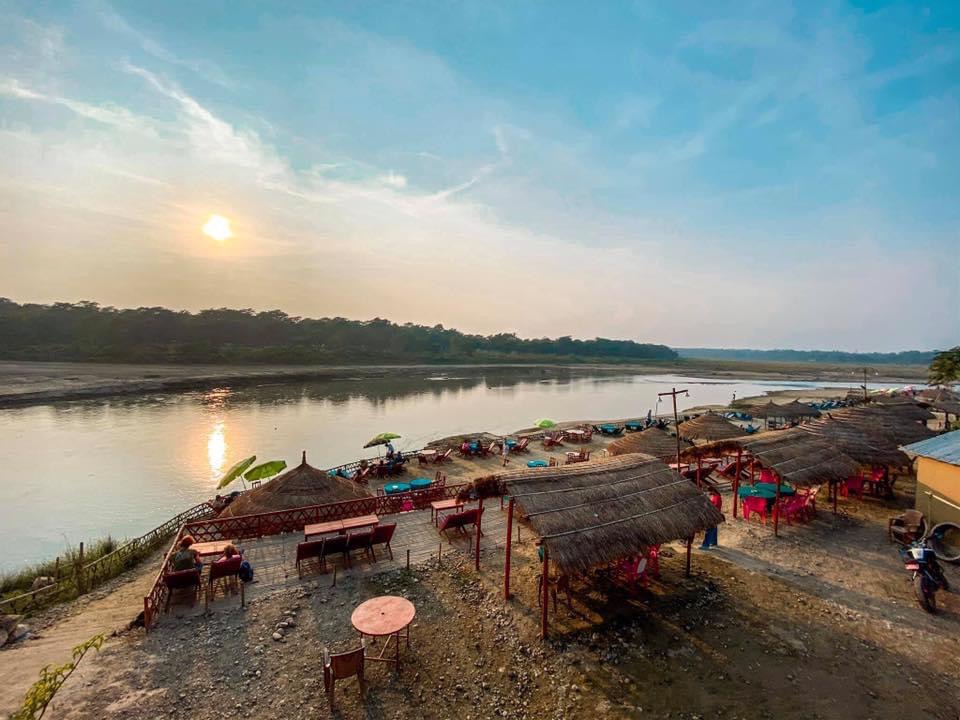 Nepal Glimpse of Nepal Chitwant National Park Picknickstelle am Fluss